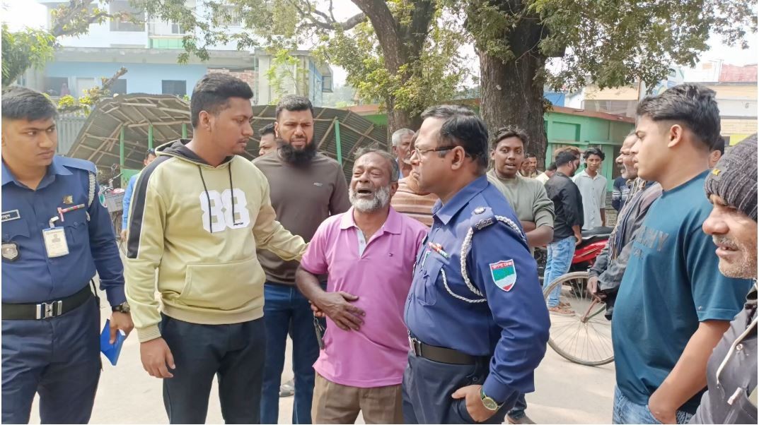 ট্রাকচাপায় প্রাণ গেল পুলিশ সদস্যের